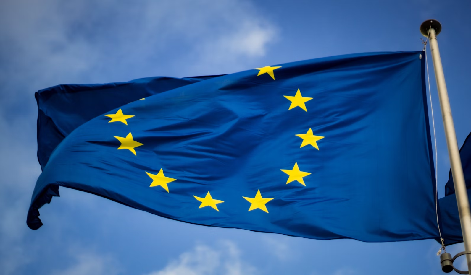 eIDAS 2, DSA, DMA : the legal framework for wallets, simply explained